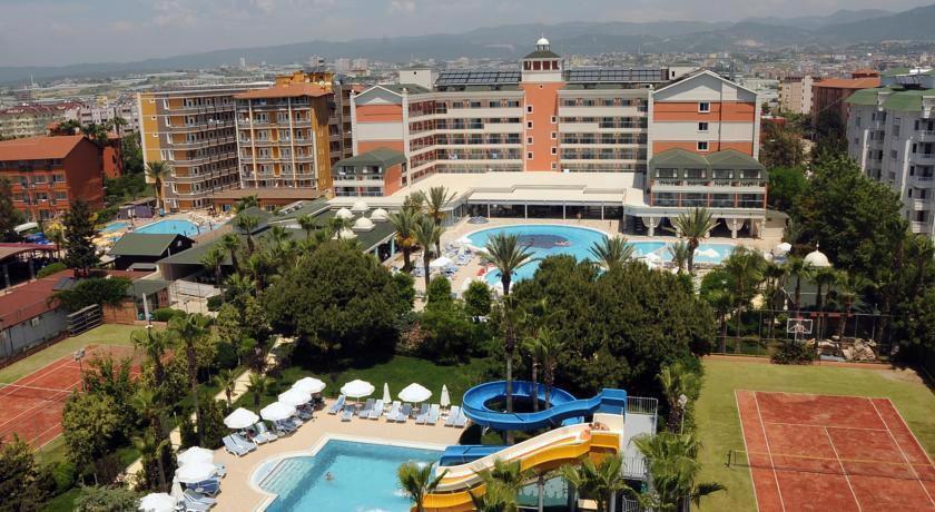 Insula Resort & Spa