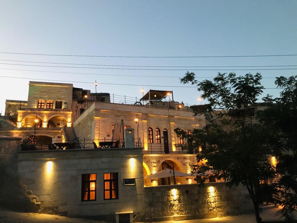Capp Royal Cave Hotel