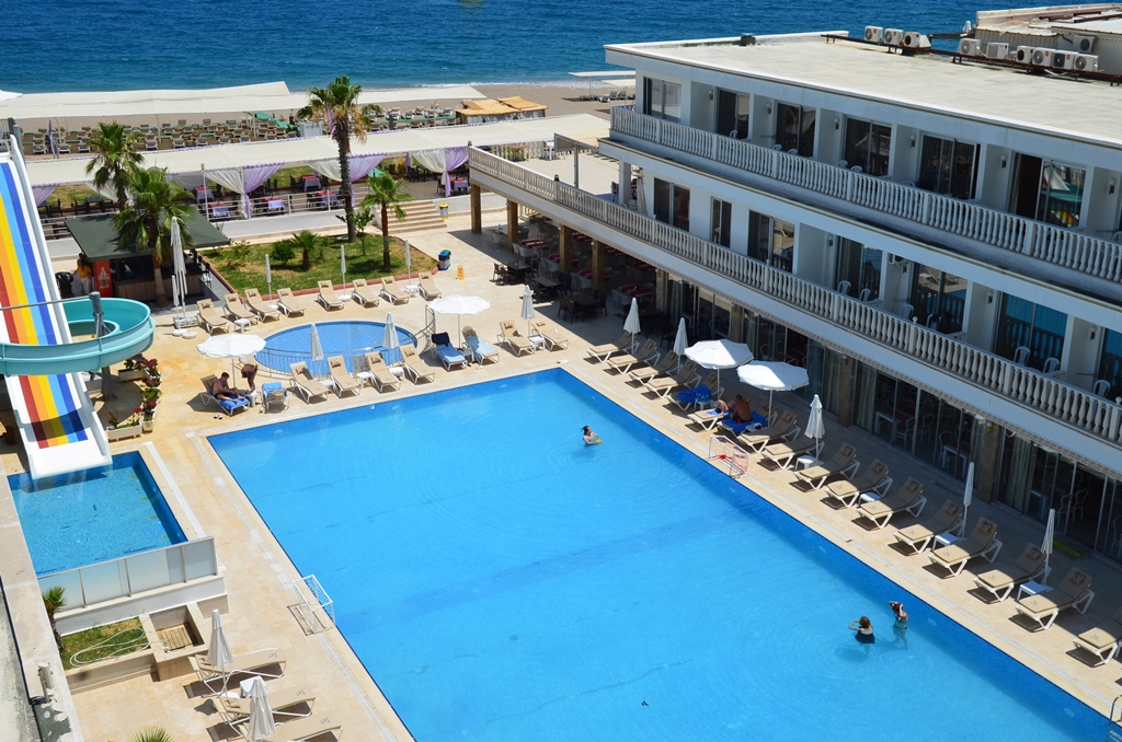 La Perla Hotel